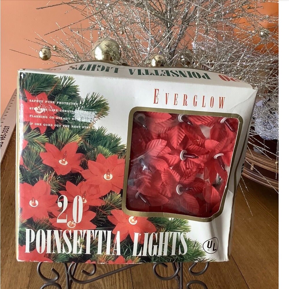 Vintage NOS Everglow 20 Poinsettia Lights Working Box